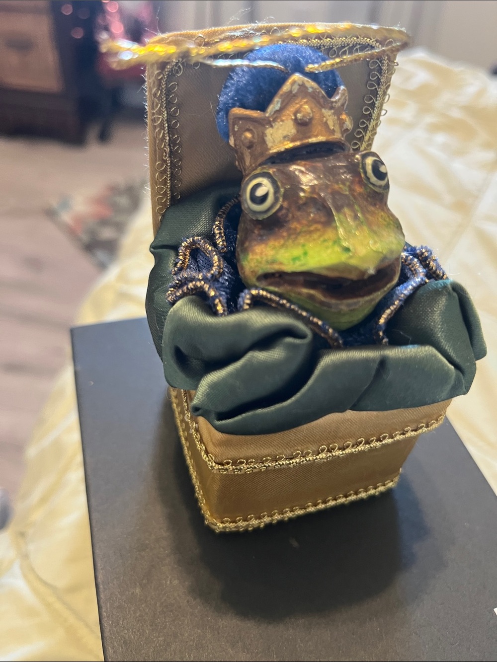 Katherine's Collection Green and Gold King Frog Figurine on Box/wedding marriage